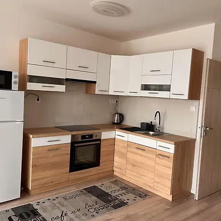 Greta Lux アパート ハイデゥソボスロー